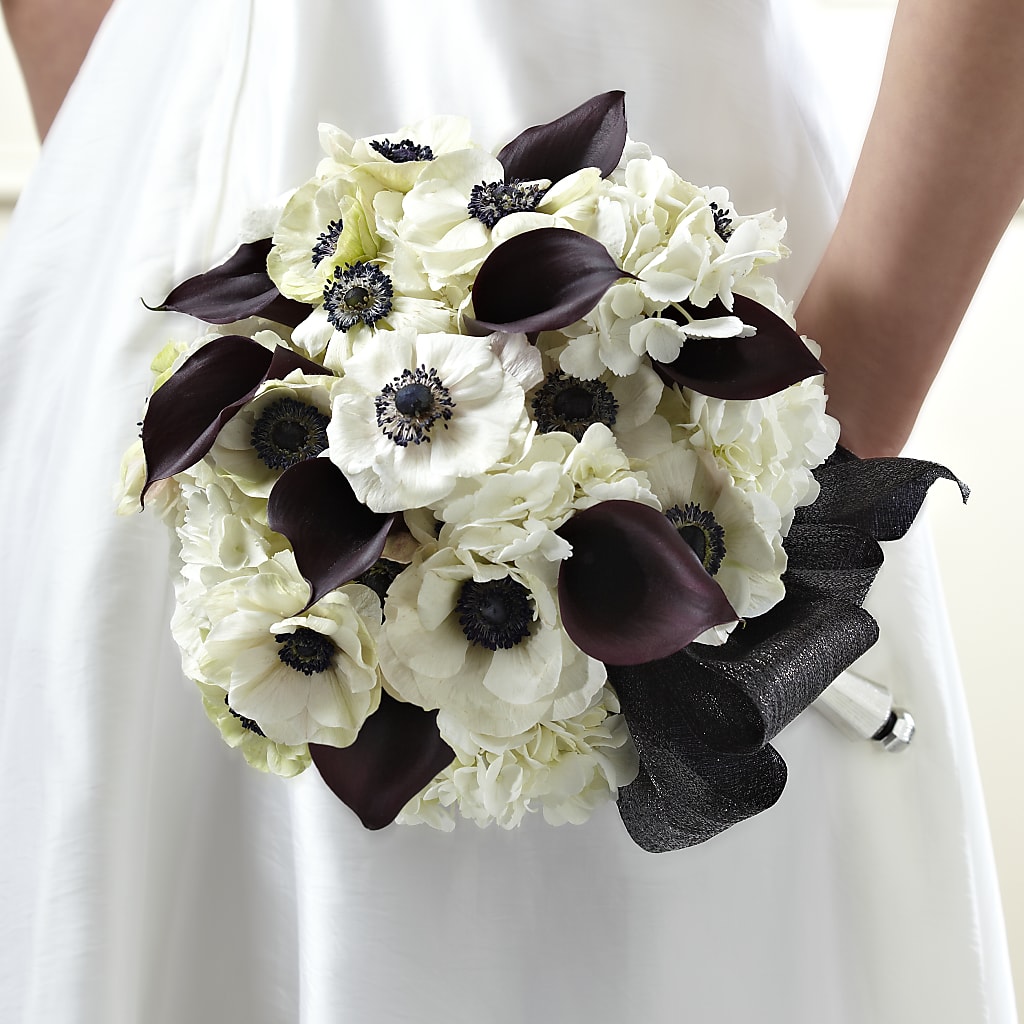 To Have and To Hold Bouquet – KELLEN'S FLORIST INC, Hobart IN