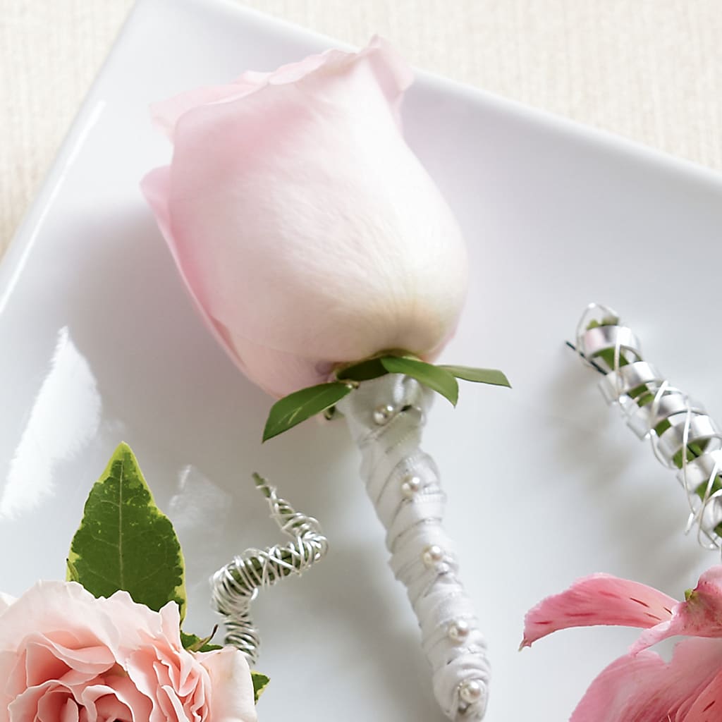 Pink Rose Boutonniere – KELLEN'S FLORIST INC, Hobart IN