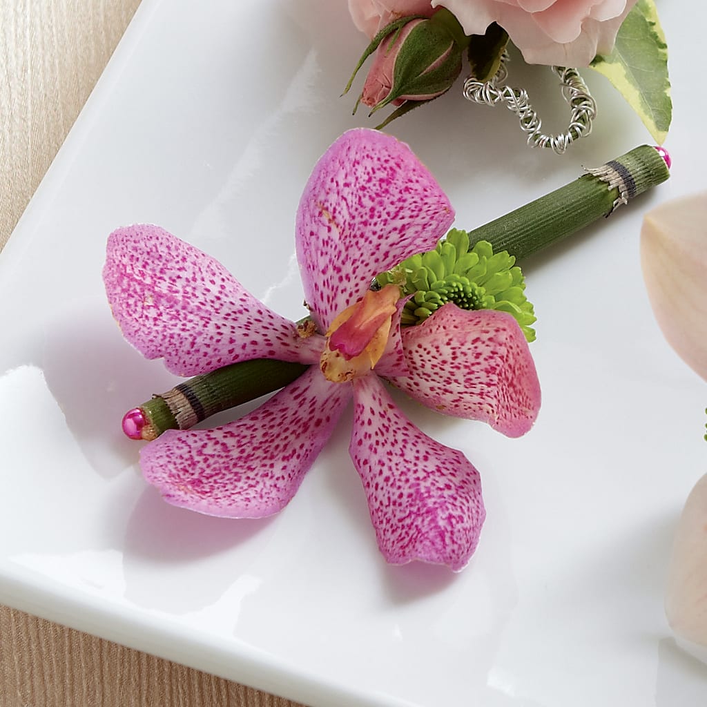 Pink Mokara Boutonniere – KELLEN'S FLORIST INC, Hobart IN