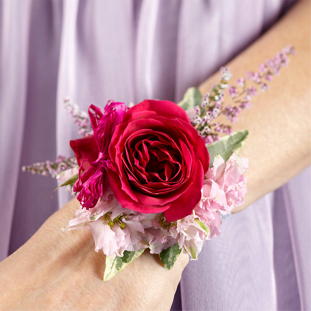 Rose Charm Corsage – KELLEN'S FLORIST INC, Hobart IN