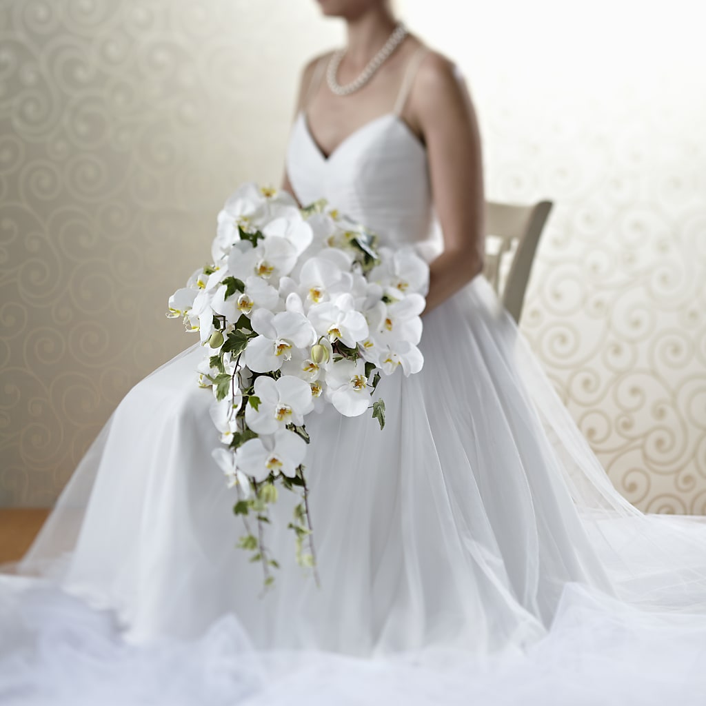 Classic White Bouquet – KELLEN'S FLORIST INC, Hobart IN