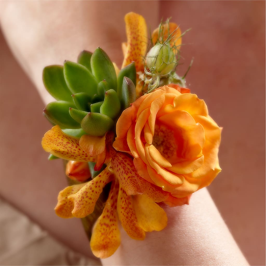 Irresistible Love Wrist Corsage – KELLEN'S FLORIST INC, Hobart IN