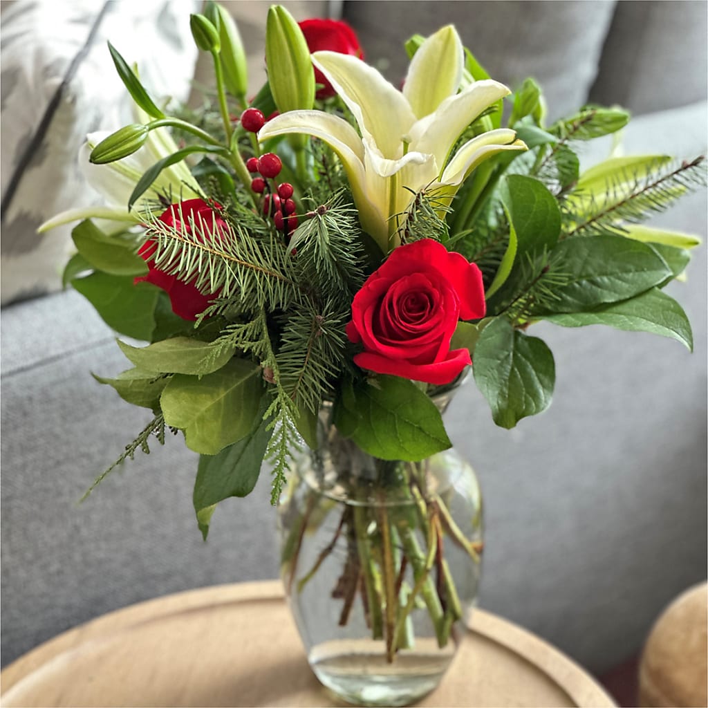 Sparkling Snowflakes Bouquet – KELLEN'S FLORIST INC, Hobart IN