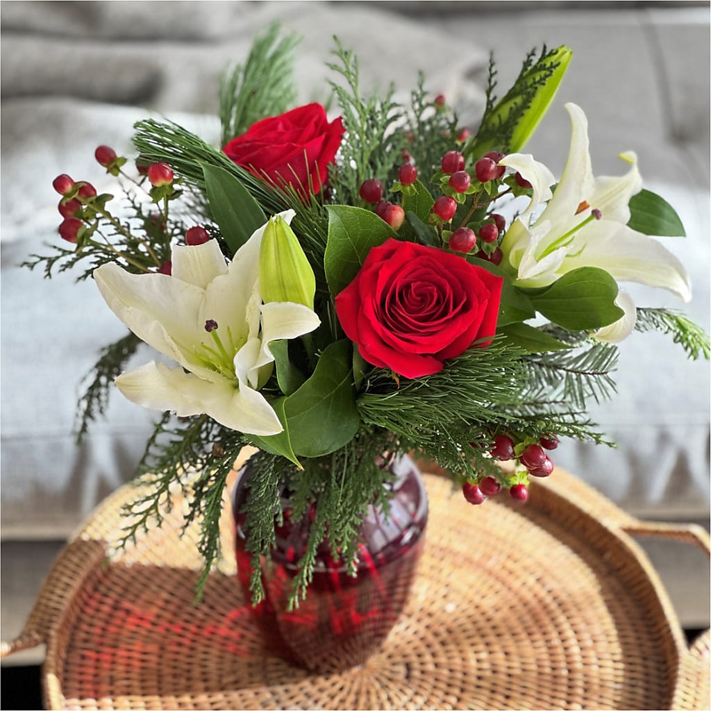 Evergreen Delight Bouquet – KELLEN'S FLORIST INC, Hobart IN
