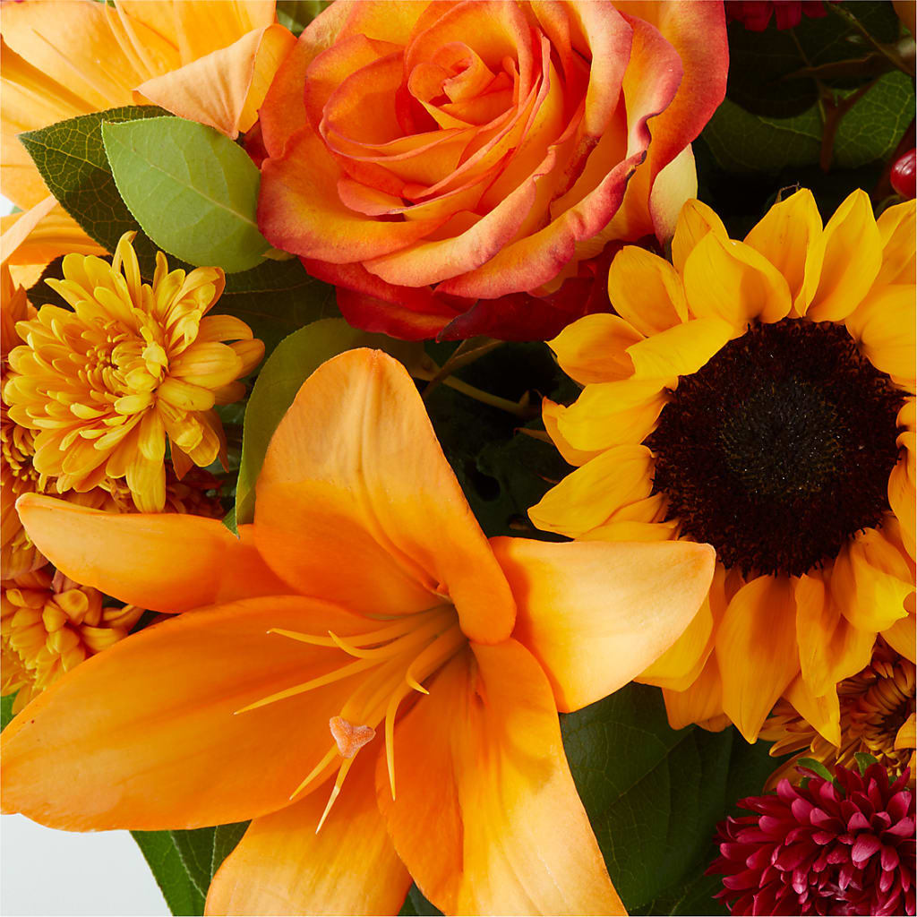 Grateful Centerpiece – KELLEN'S FLORIST INC, Hobart IN